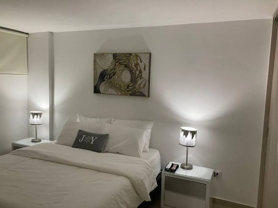 Hermoso Apartamento en el Rodadero, a tan sólo una cuadra de la playa! Gaira Colombia
